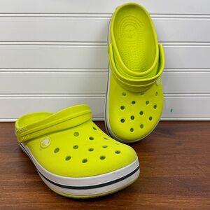 Crocband Crocs in Citrus/Gray Women’s Size 7/Mens size 5.